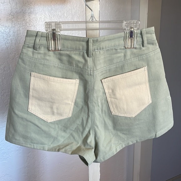 Color Block High Rise Shorts - Picture 2 of 3